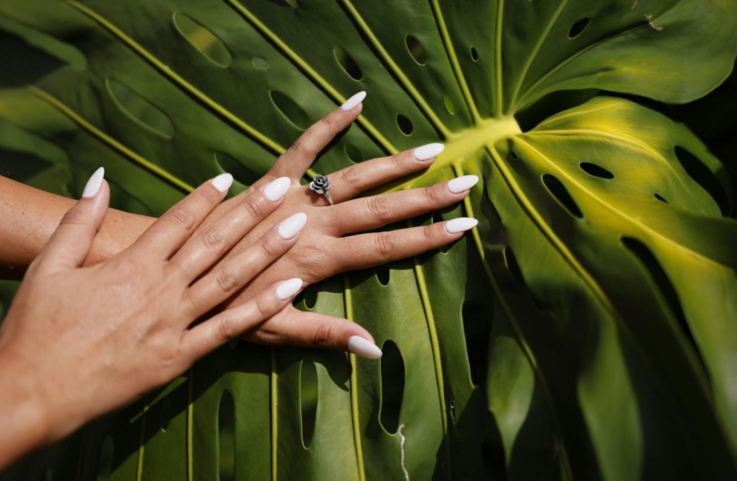 Sessione pratica di applicazione gel durante il corso professionale